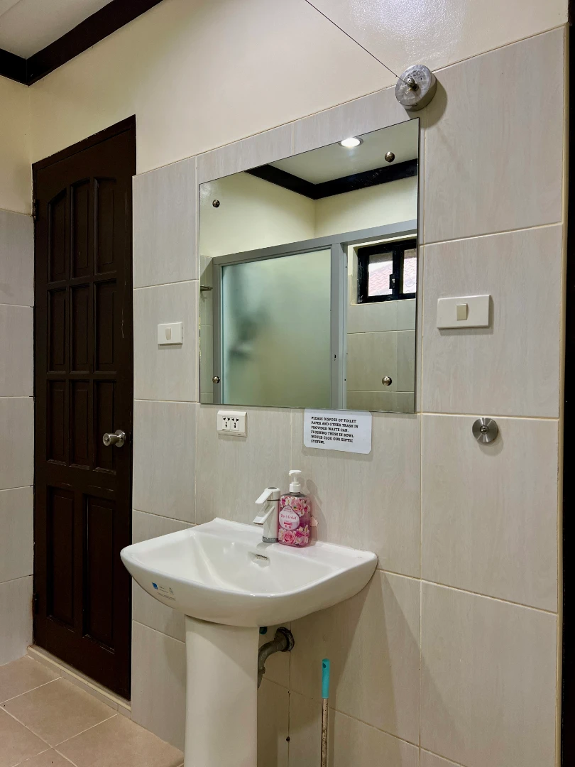 2-Bedrooms Seaview Family Cottage - Bathroom View