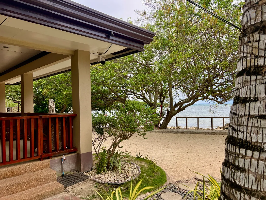 2-Bedrooms Seaview Family Cottage - Side Patio Ocean View