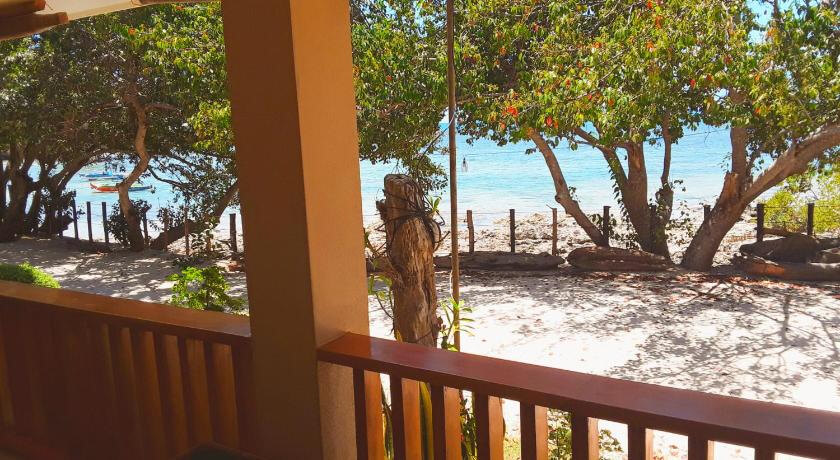 Family Room with Sea View - Living Area