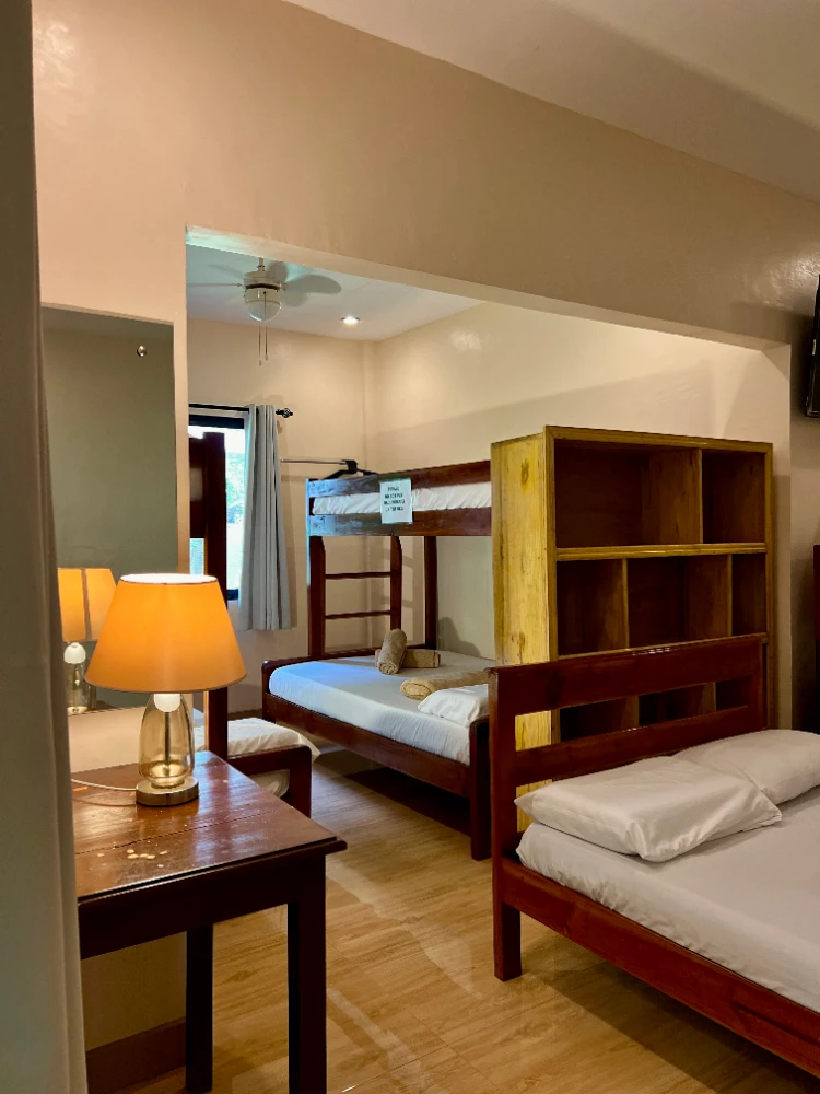 Large Family Room - Bunk, Queen & Cabinet
