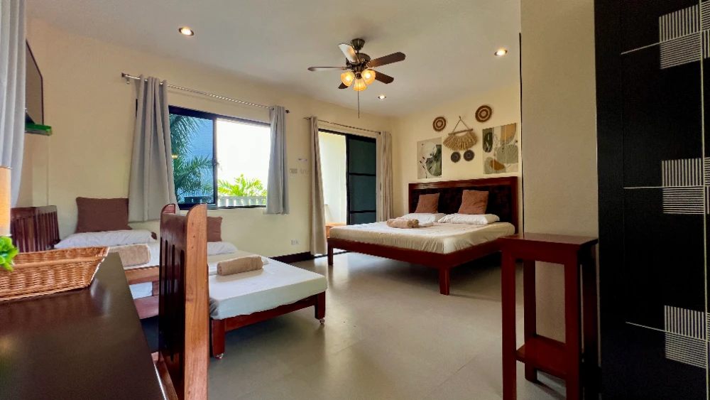 Deluxe 2nd-floor Seaview King