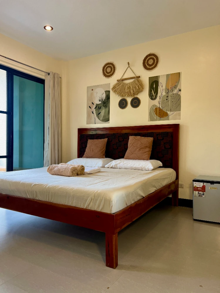 Deluxe 2nd-floor Seaview King - Room with Refrigerator
