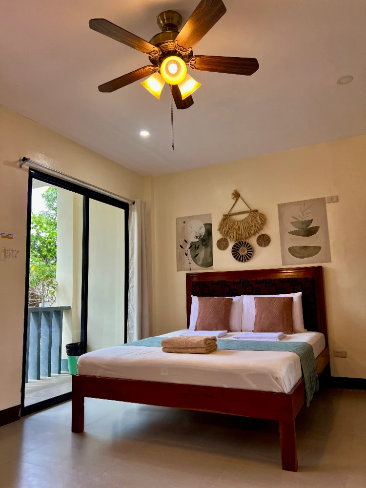 Seaview Queen - Queen Bed View